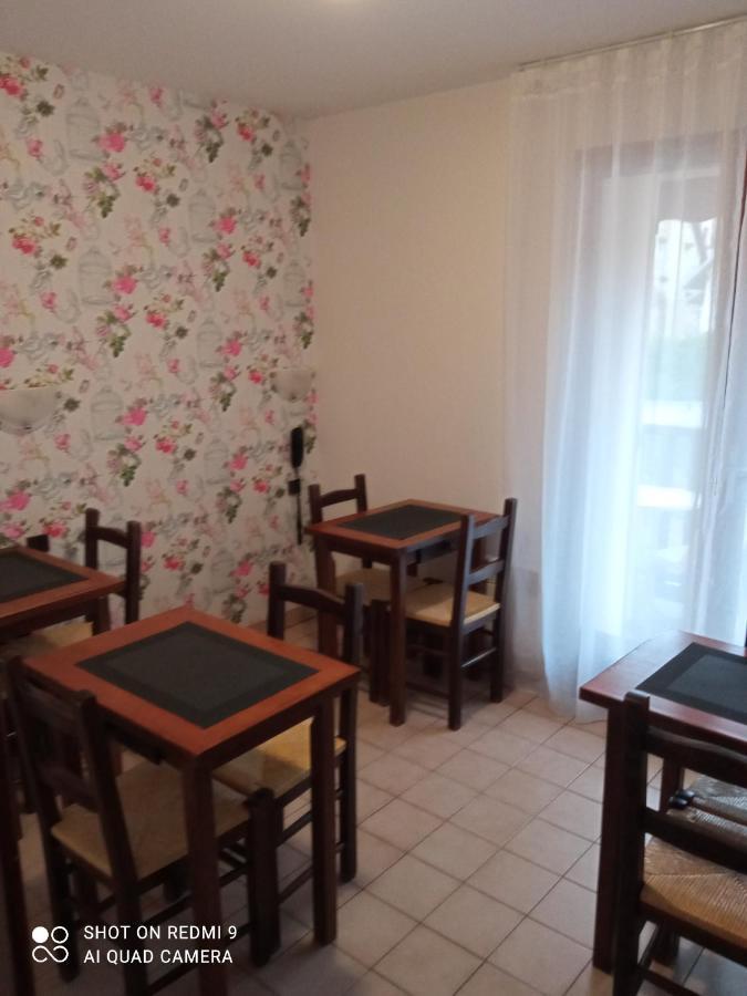 07 50 Hotel 44 Du 39 22 Tilleul Corps Eksteriør bilde