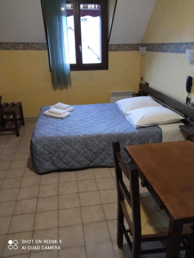 07 50 Hotel 44 Du 39 22 Tilleul Corps Eksteriør bilde